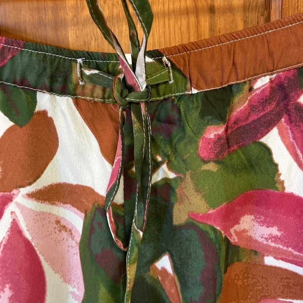 Tahari Sleepwear Set Shortsleeved Long Pants Leaf Print Pattern NWT Size M - Picture 4 of 15